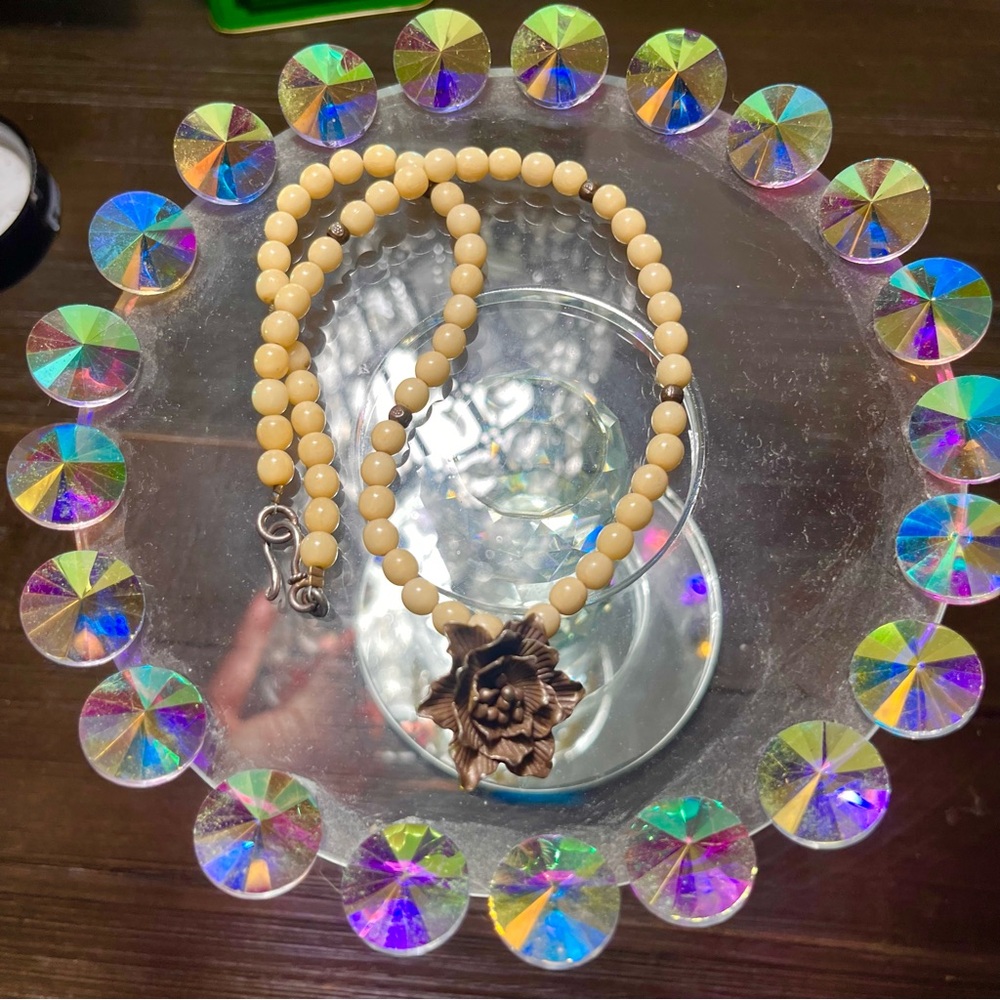 🌼Boho Cream Beaded Necklace with Silver Flower Pendant